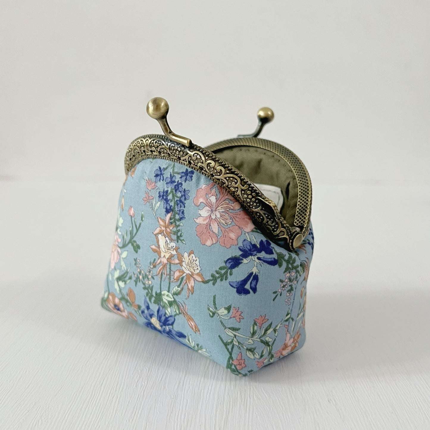 PRE-ORDER Handmade Kiss Lock Change Purse - Summer Blue Garden Linen