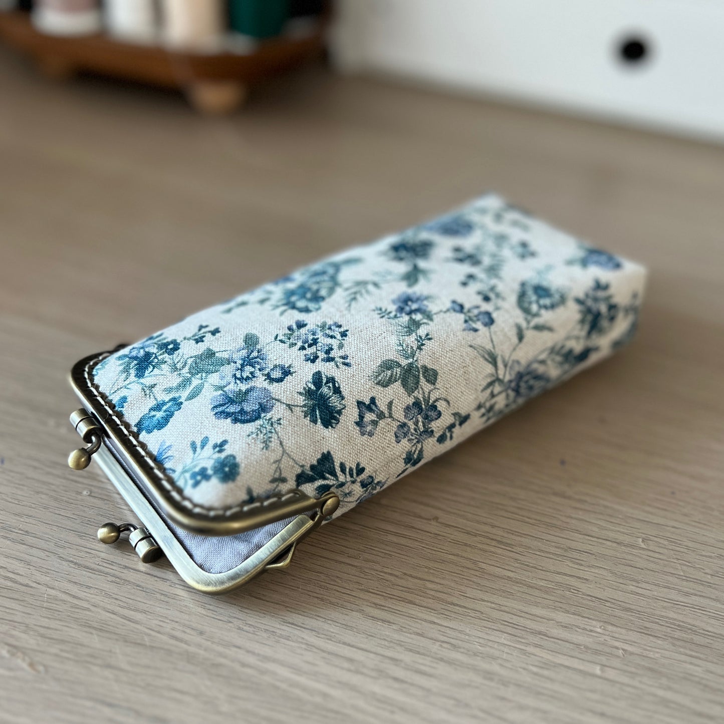 Vintage Garden Linen - Handmade Eye-glasses Pouch - Kiss Lock Purse