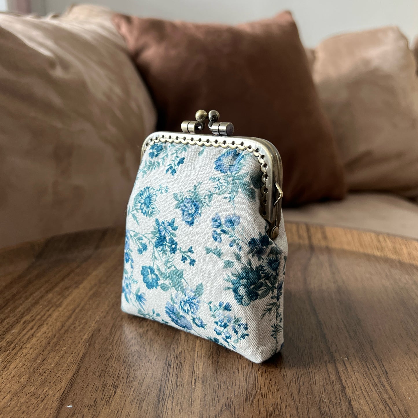 Blue Vintage Garden - Handsewn Kiss Lock Fabric Card Purse