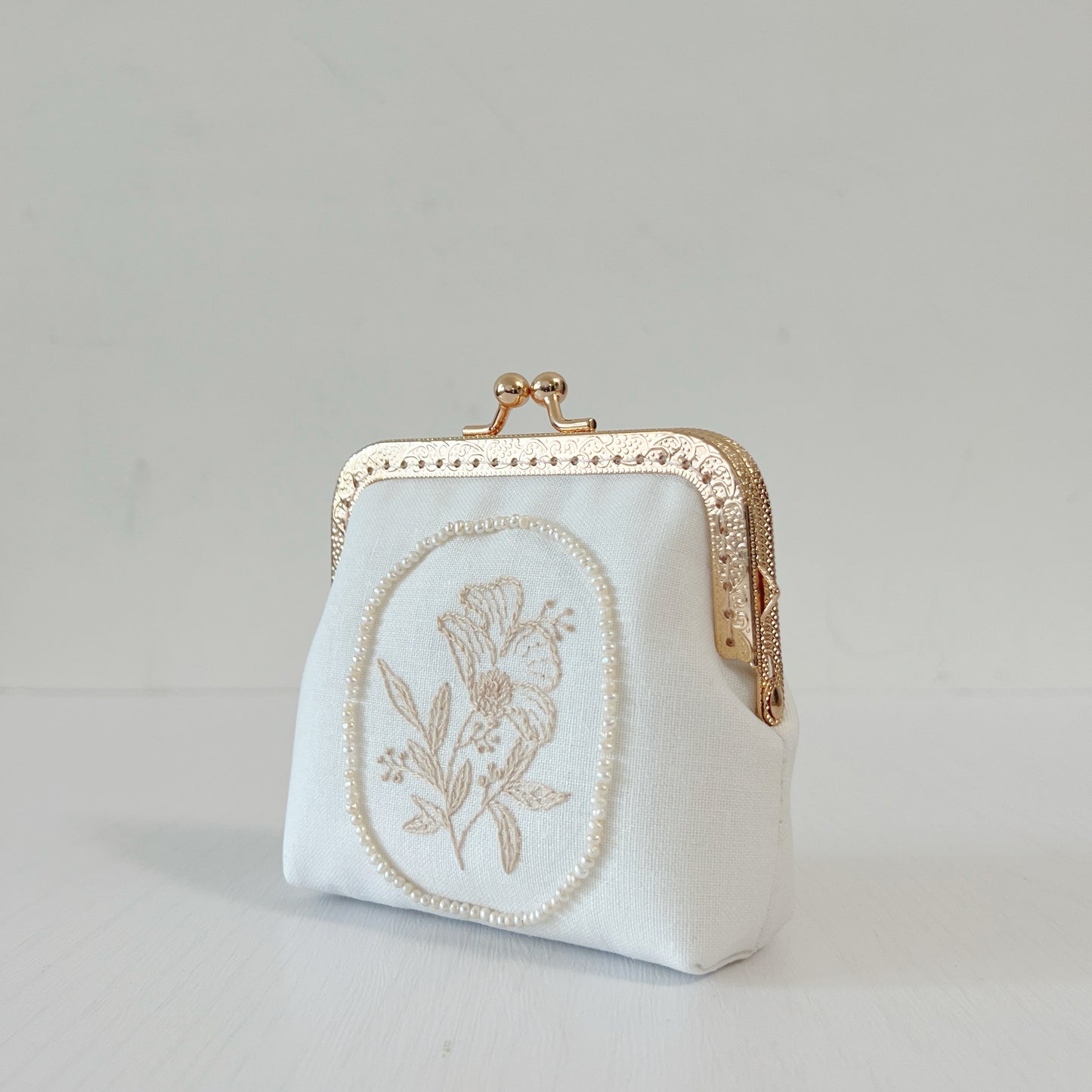 Handmade Embroidered Kiss Lock Card Purse - White Embroidery and Pearls