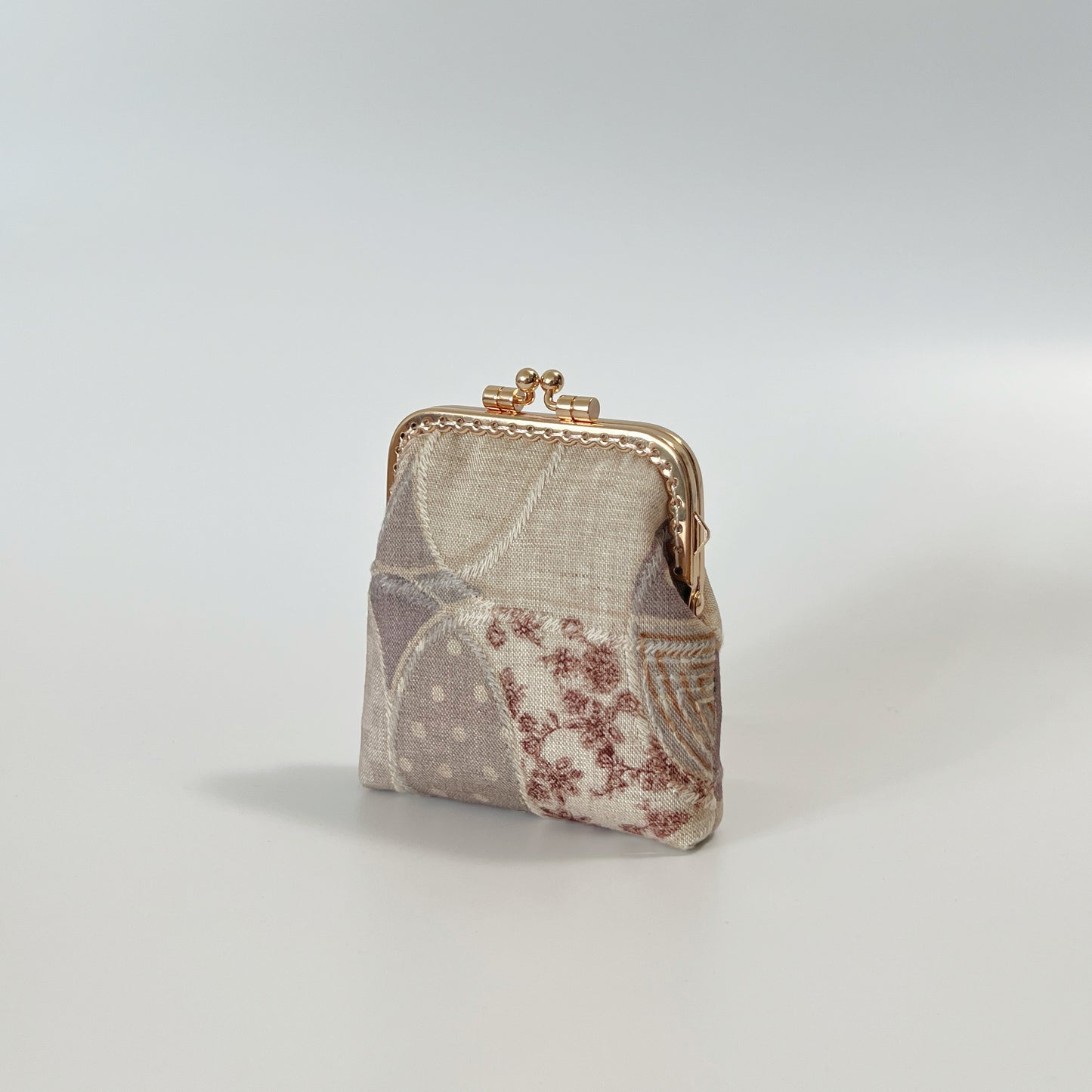 Embroidered Beige Patches - Handsewn Kiss Lock Fabric Card Purse