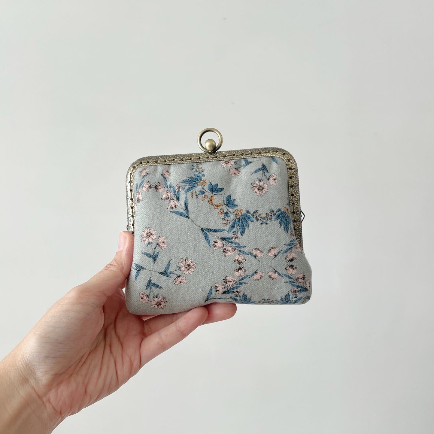 Handsewn Vintage Style Kiss Lock Purse - Vintage Blue Wallet