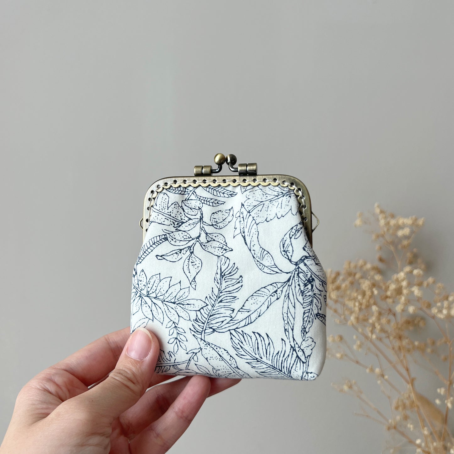 Handsewn Kiss Lock Card Purse - White Forest