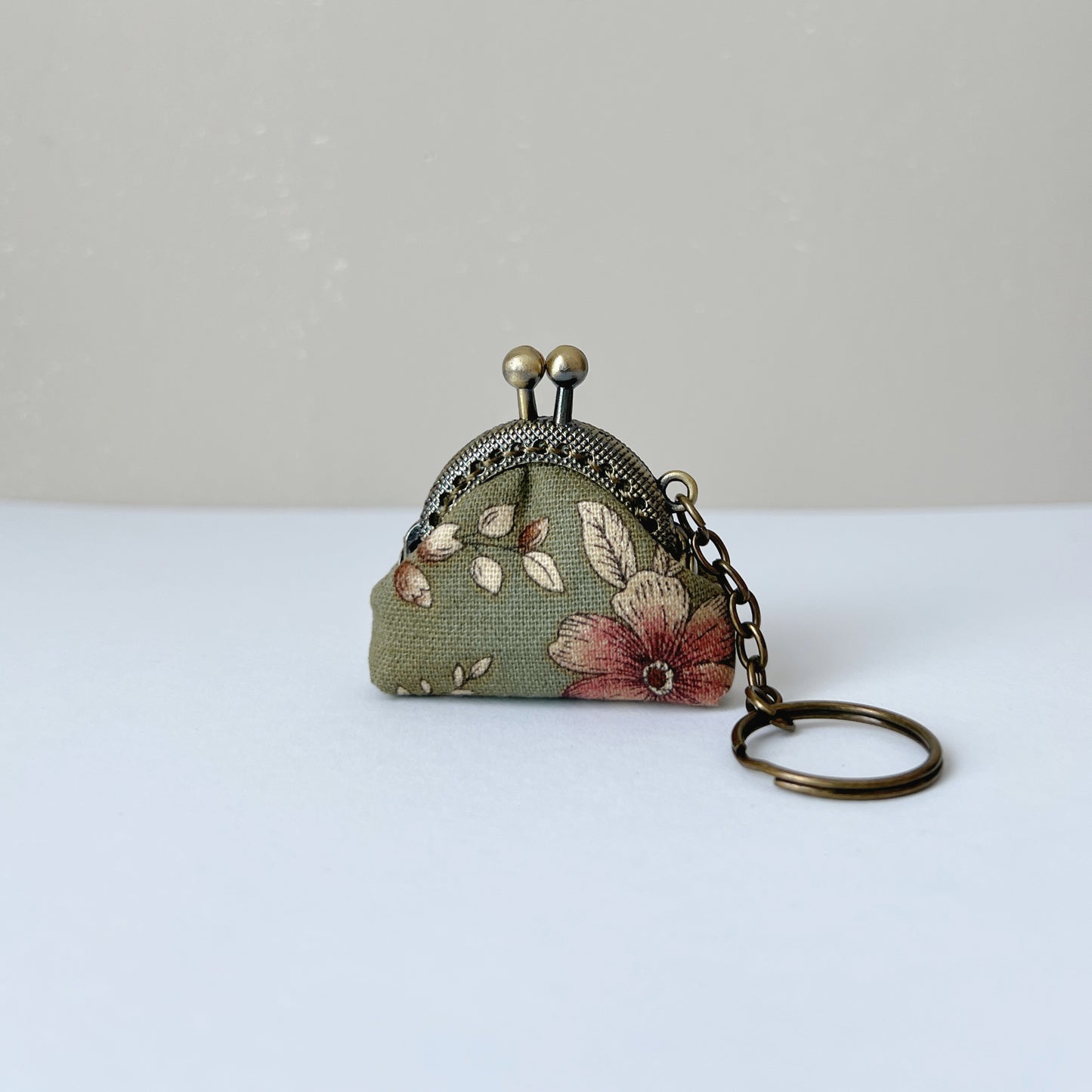 Vintage Style - Tiny Kiss Lock Keychain Metal Clasps