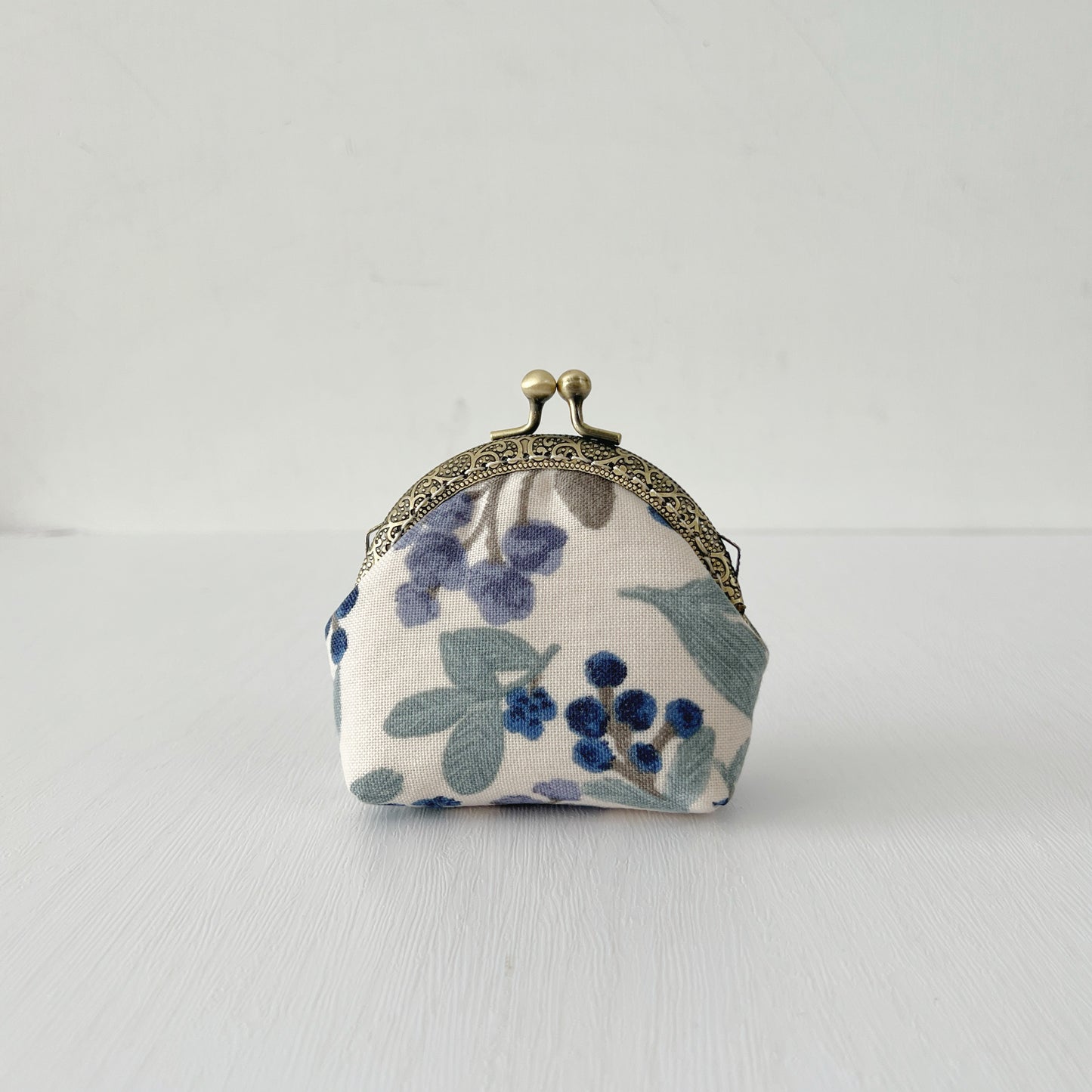 Handmade Round Kiss Lock Fabric Purse - Vintage Garden Blue Berries Linen
