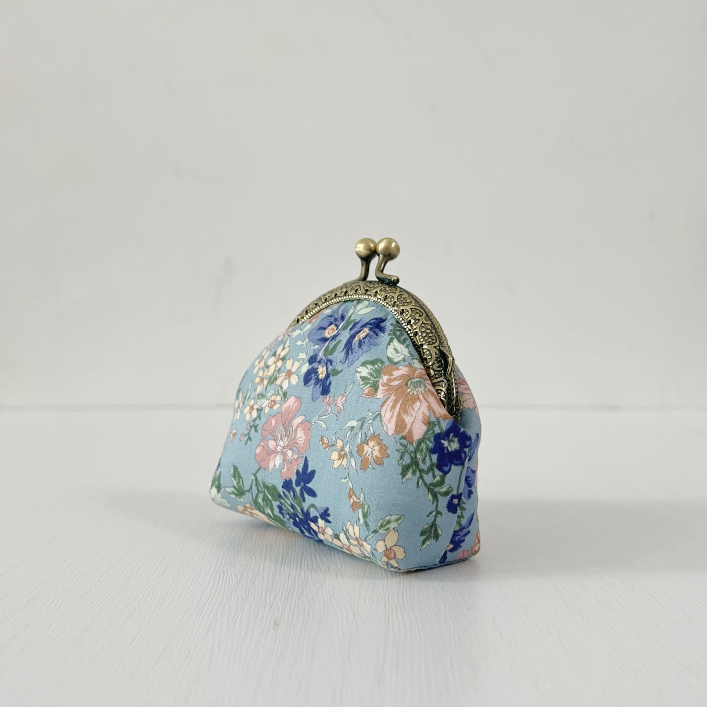 PRE-ORDER Handmade Kiss Lock Change Purse - Summer Blue Garden Linen